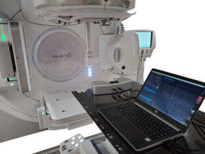 isoPoint with Laptop isoPoint in Treatment Room with laptop, LINAC and other components